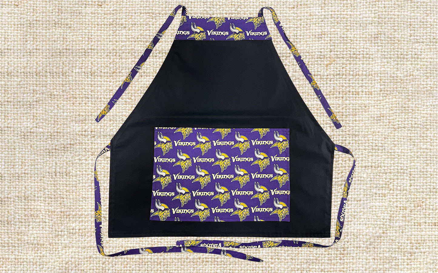 ULTIMATE BBQ APRON for Grill Masters! Unisex Up to 4X Size - Easy Clean & Durable, Ideal Gift Choice. Cheer on your favorite football team.