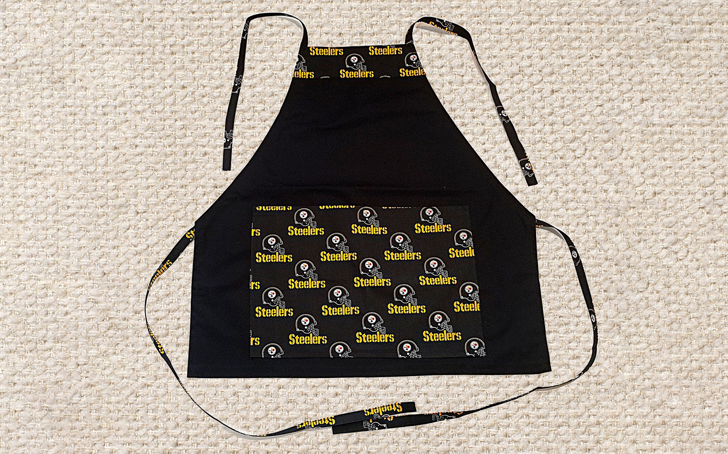 ULTIMATE BBQ APRON for Grill Masters! Unisex Up to 4X Size - Easy Clean & Durable, Ideal Gift Choice. Cheer on your favorite football team.